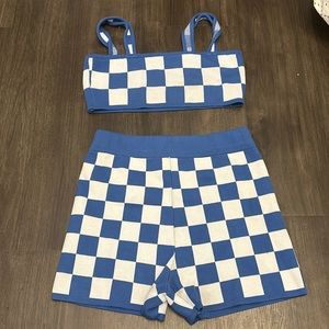 Checkered blue and white set